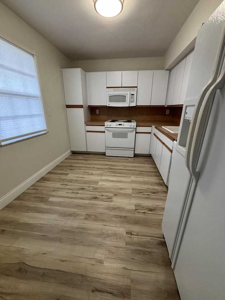 555 Oaks Ln #309 - Photo 2 of 20