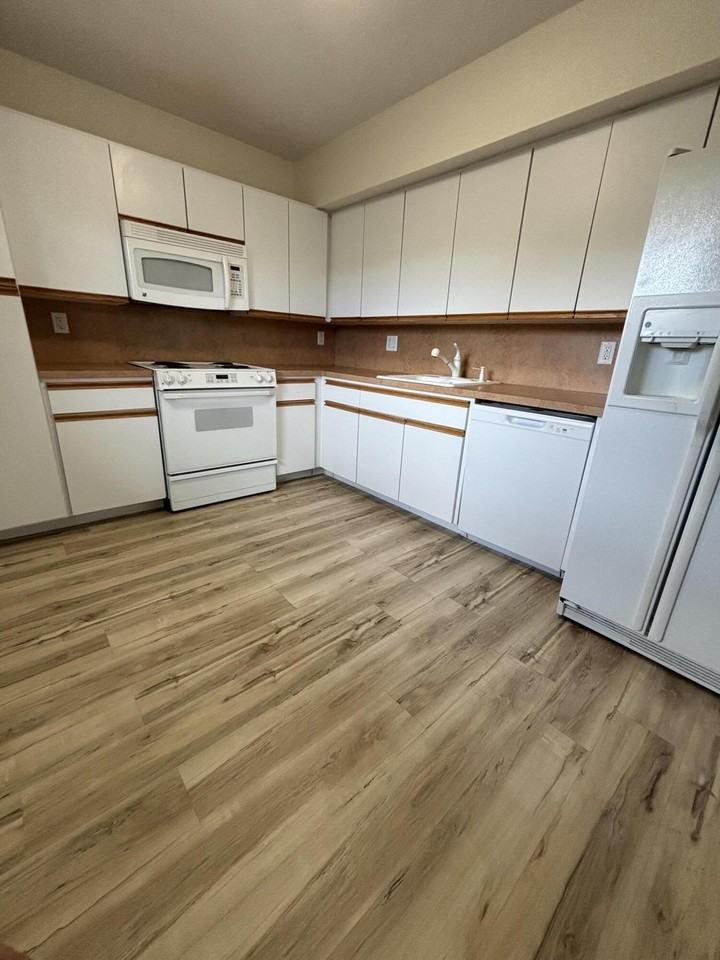 555 Oaks Ln #309 - Photo 4 of 20