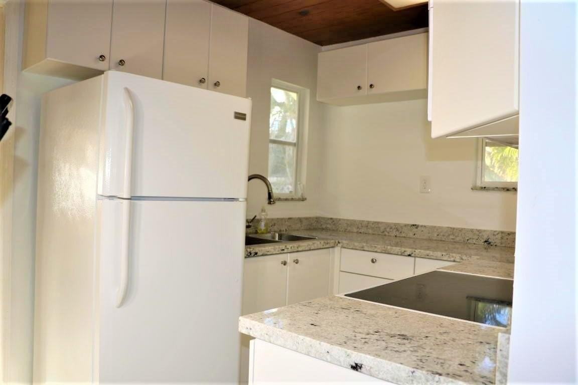 1021 S N St - Photo 6 of 28