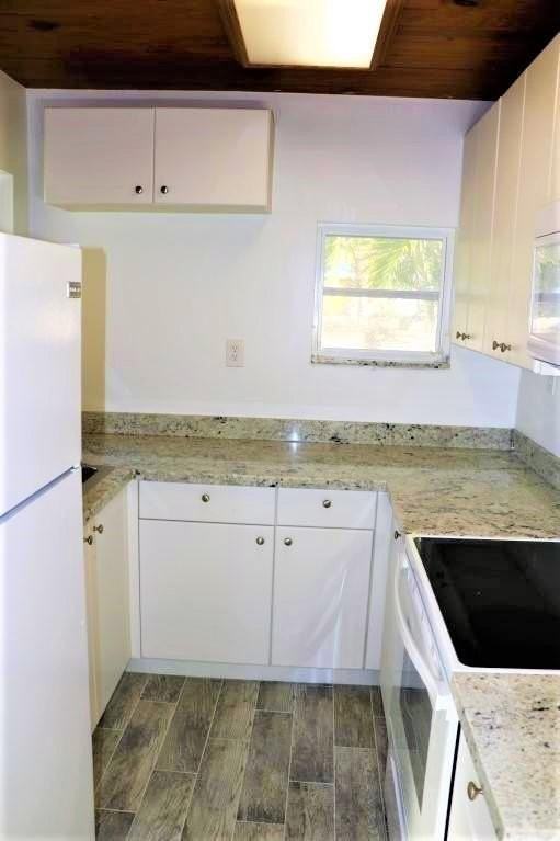 1021 S N St - Photo 7 of 28
