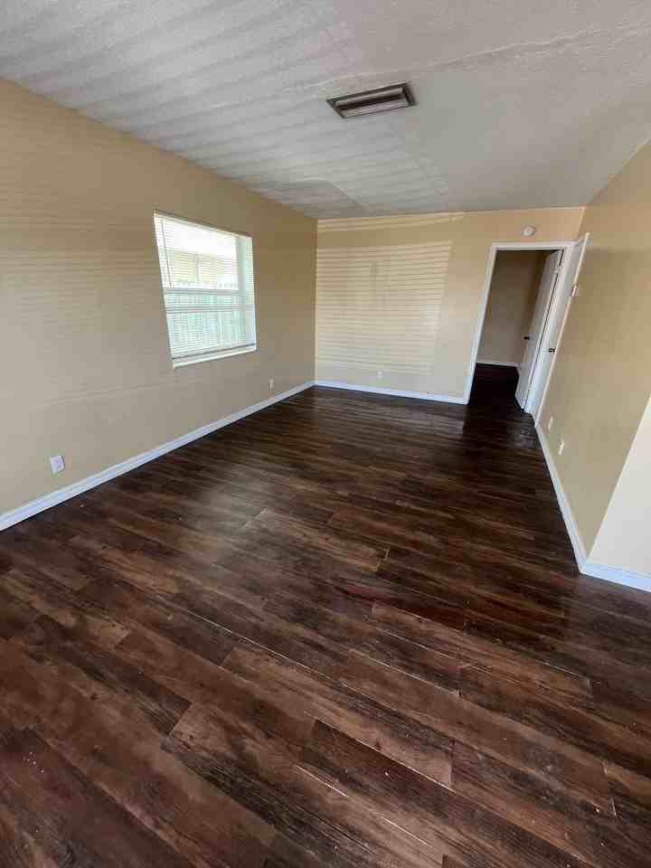 4140 Nw 30th Ter - Photo 5 of 6