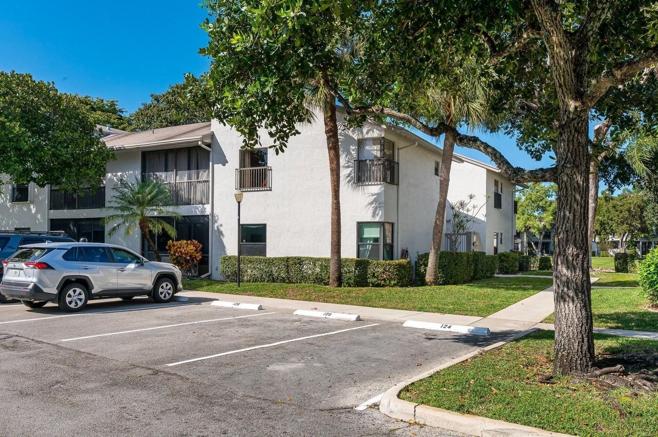 4772 Nw 22nd St #42122 - Photo 3 of 50