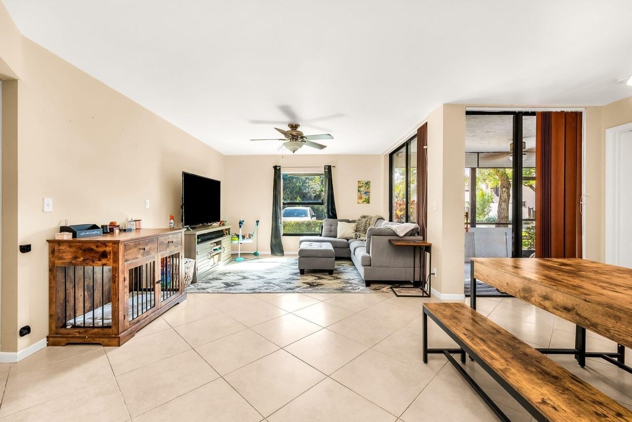 4772 Nw 22nd St #42122 - Photo 5 of 50