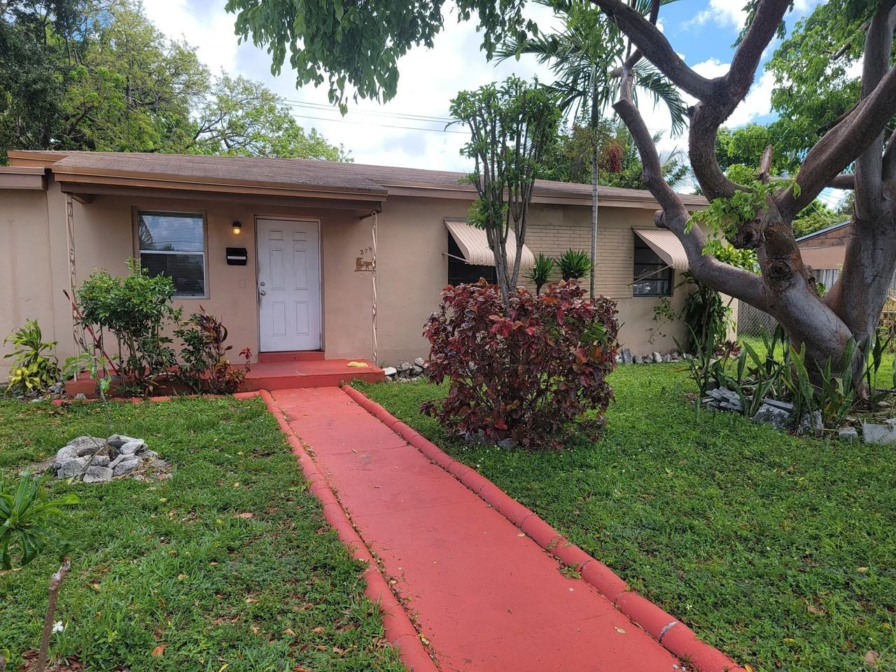 275 Nw 187th St - Photo 2 of 8