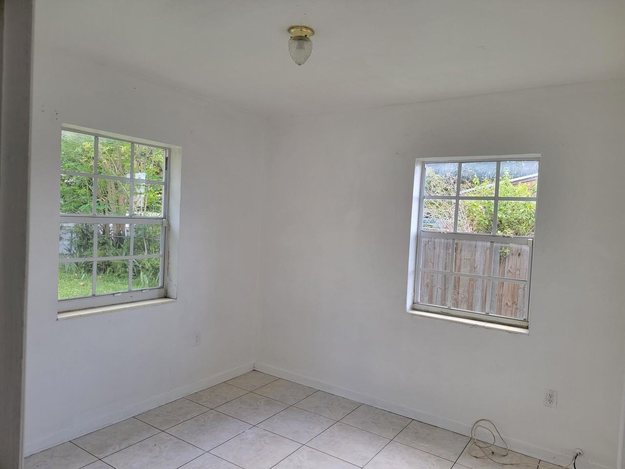 275 Nw 187th St - Photo 4 of 8