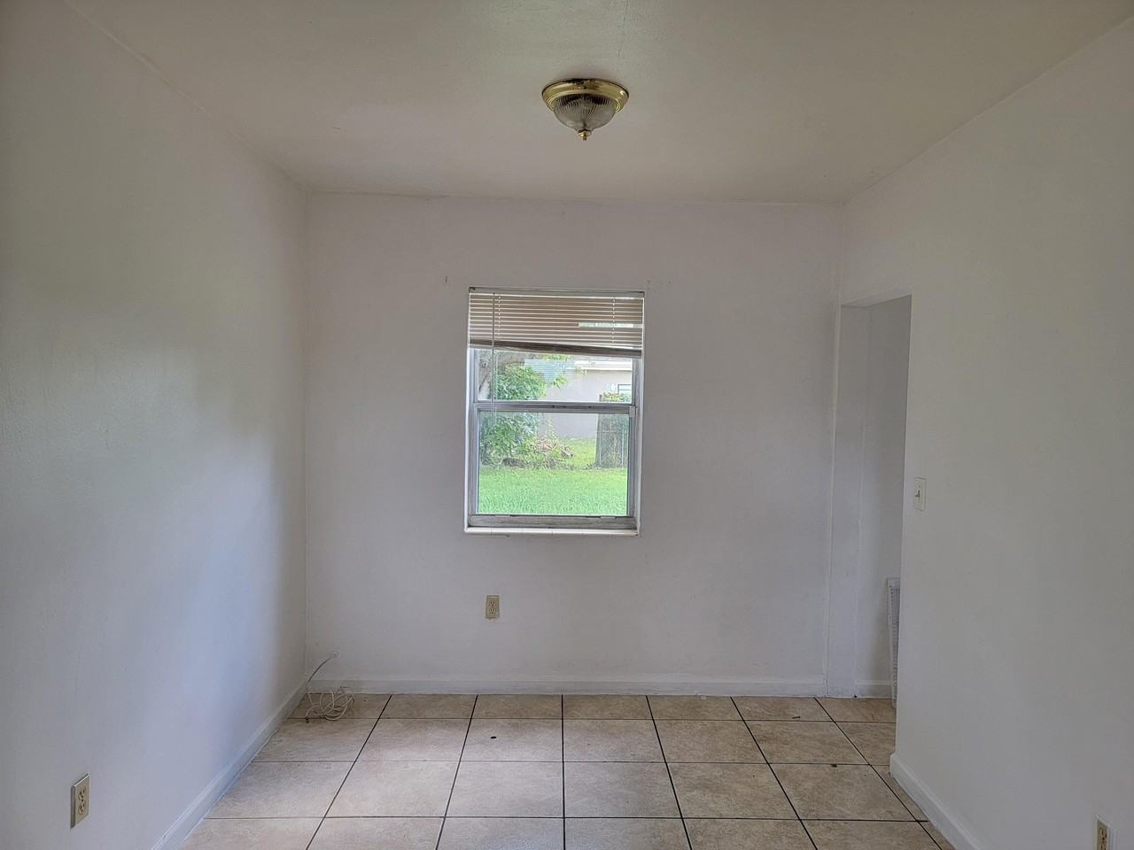 275 Nw 187th St - Photo 5 of 8