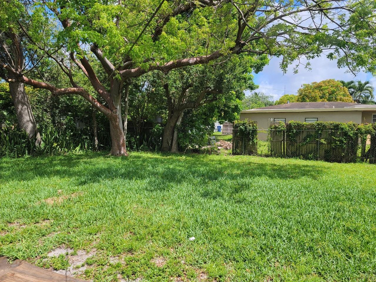 275 Nw 187th St - Photo 7 of 8
