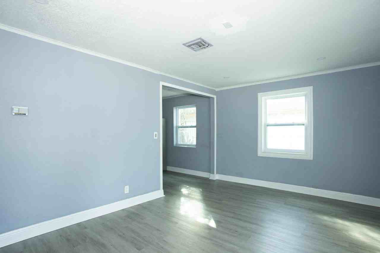 849 W 2nd St #B - Photo 4 of 20