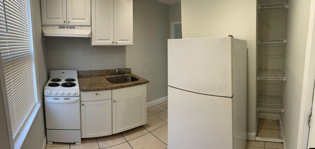 817 7th St - Photo 5 of 7