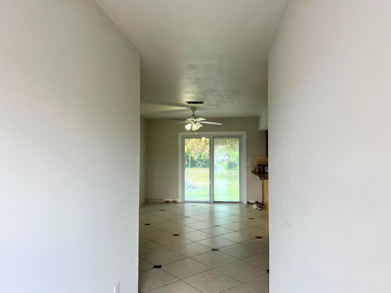 311 Sw Homeland Rd - Photo 5 of 26