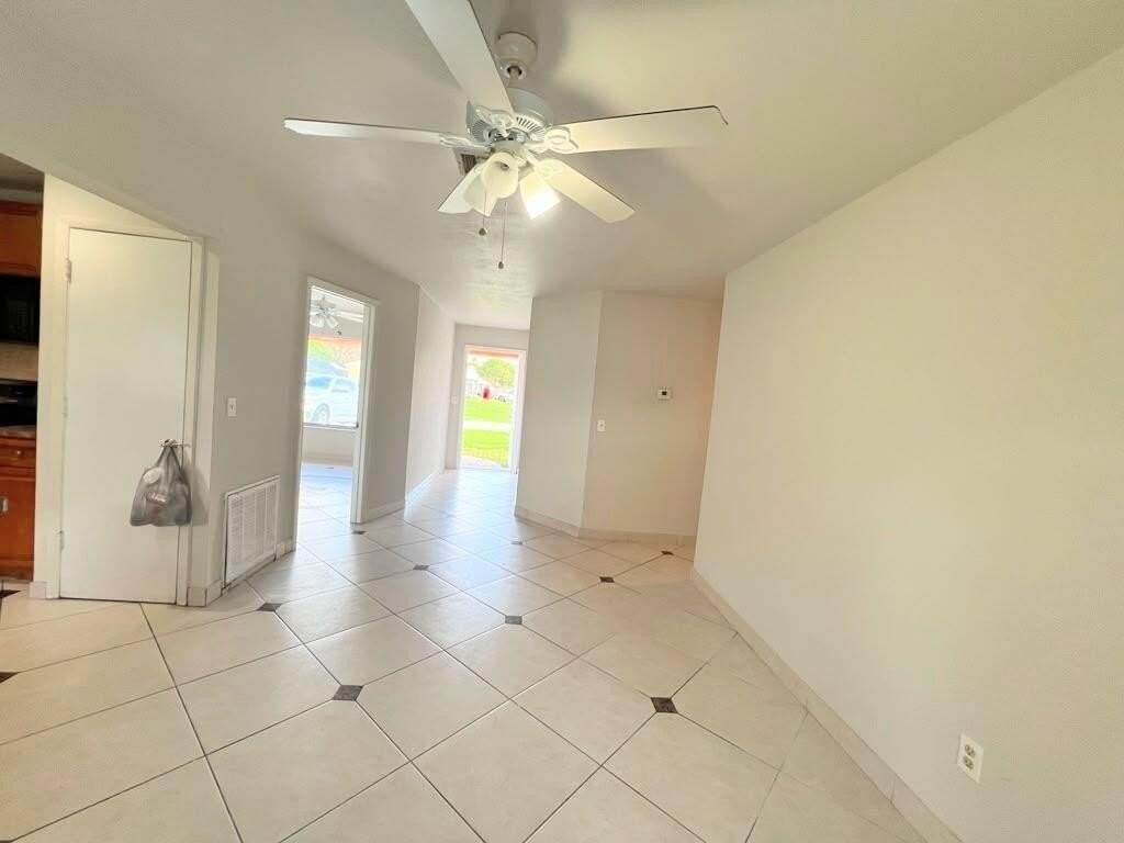 311 Sw Homeland Rd - Photo 6 of 26