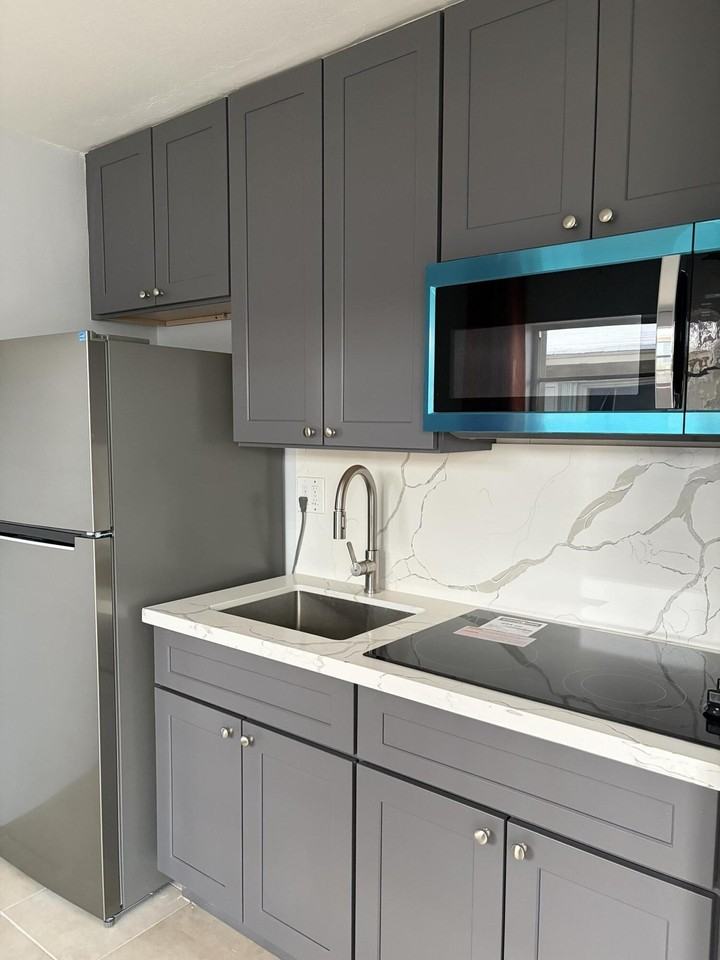1017 Se 3rd St #4 - Photo 5 of 16