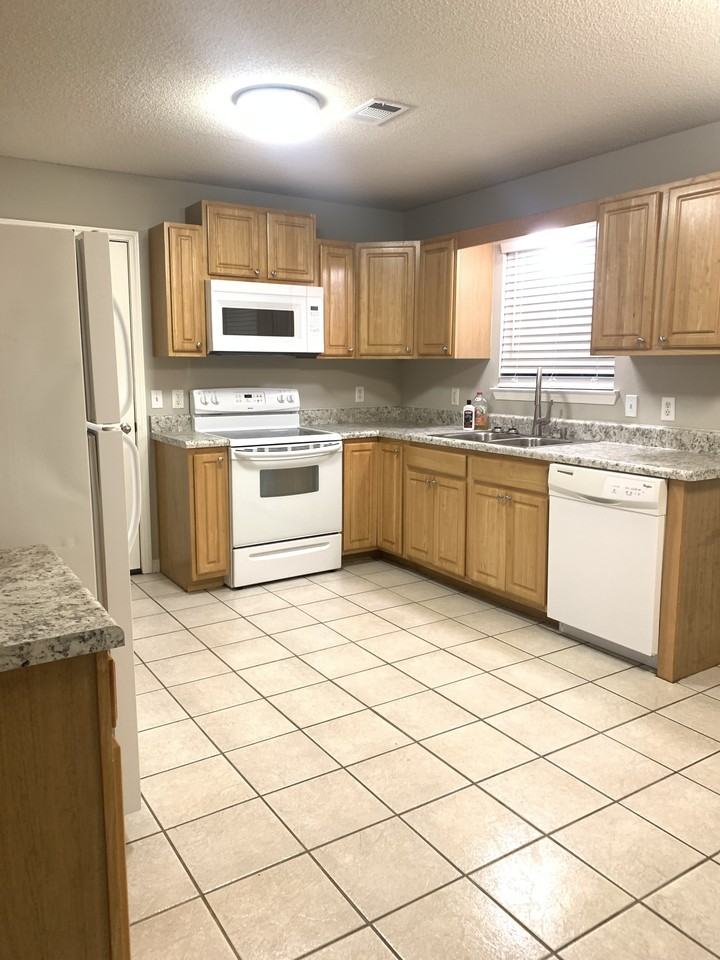 5957 Savannah Dr - Photo 4 of 13