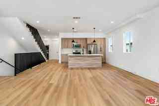 10805 Morrison St #1 - Photo 4 of 8