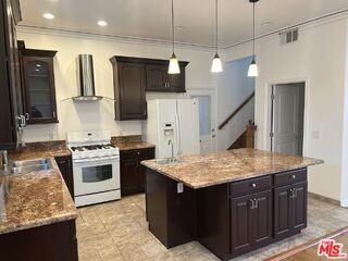 4626 Noble Ave - Photo 4 of 8