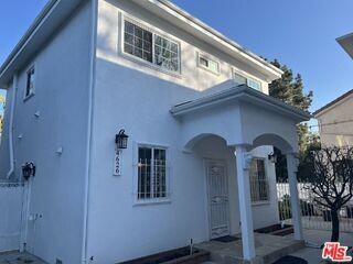 4626 Noble Ave - Photo 5 of 8