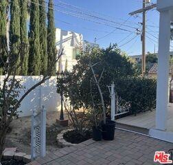 4626 Noble Ave - Photo 6 of 8
