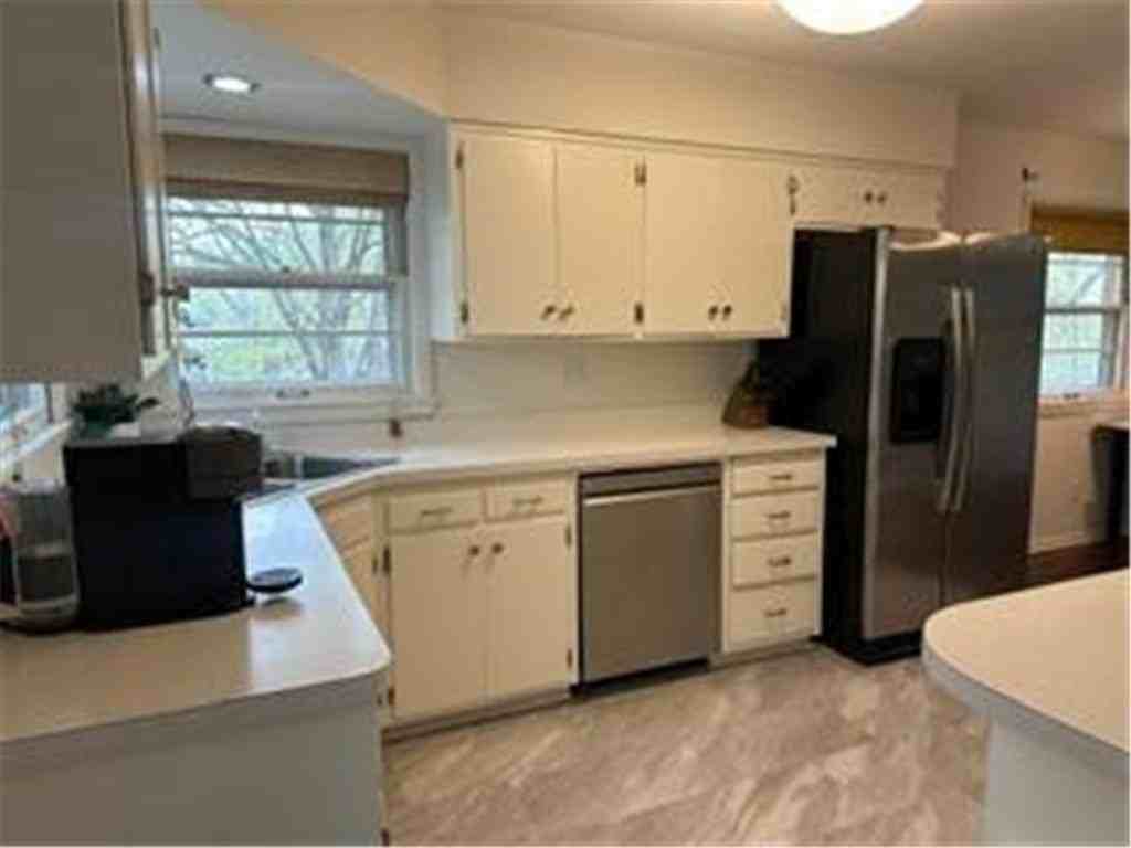 20515 Manor Rd - Photo 3 of 16