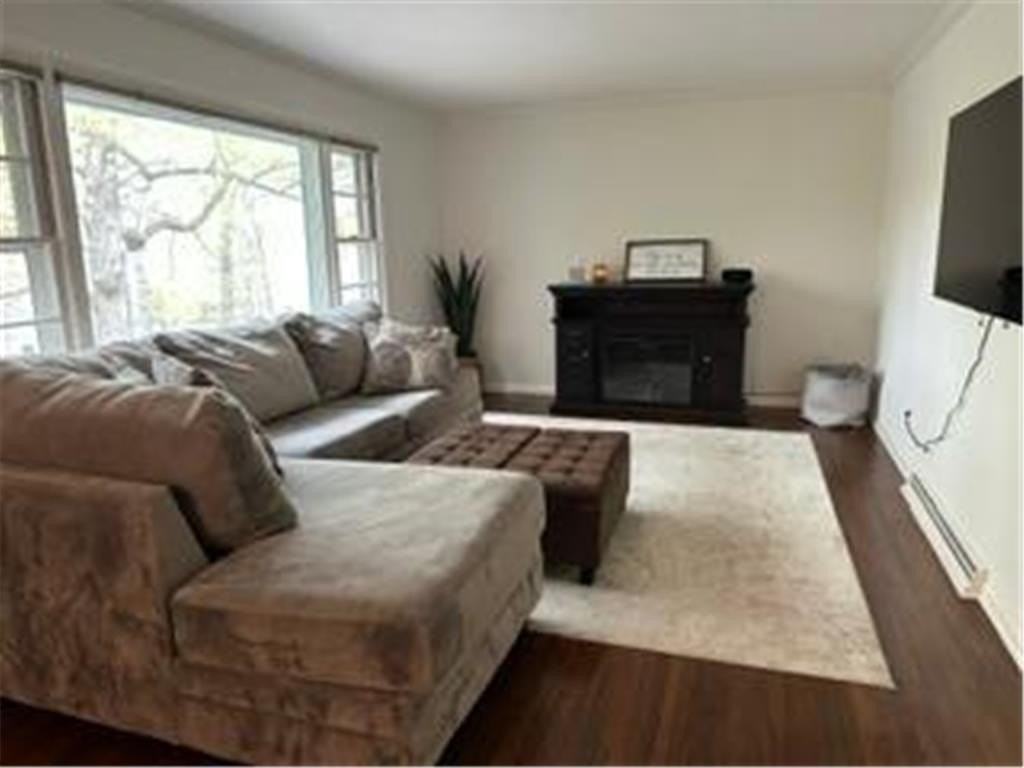 20515 Manor Rd - Photo 7 of 16