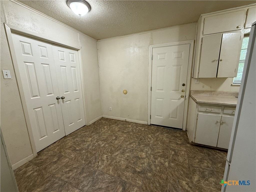 503 E Dean Ave - Photo 4 of 9