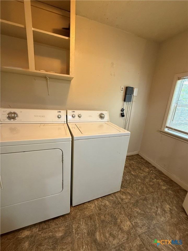 503 E Dean Ave - Photo 5 of 9