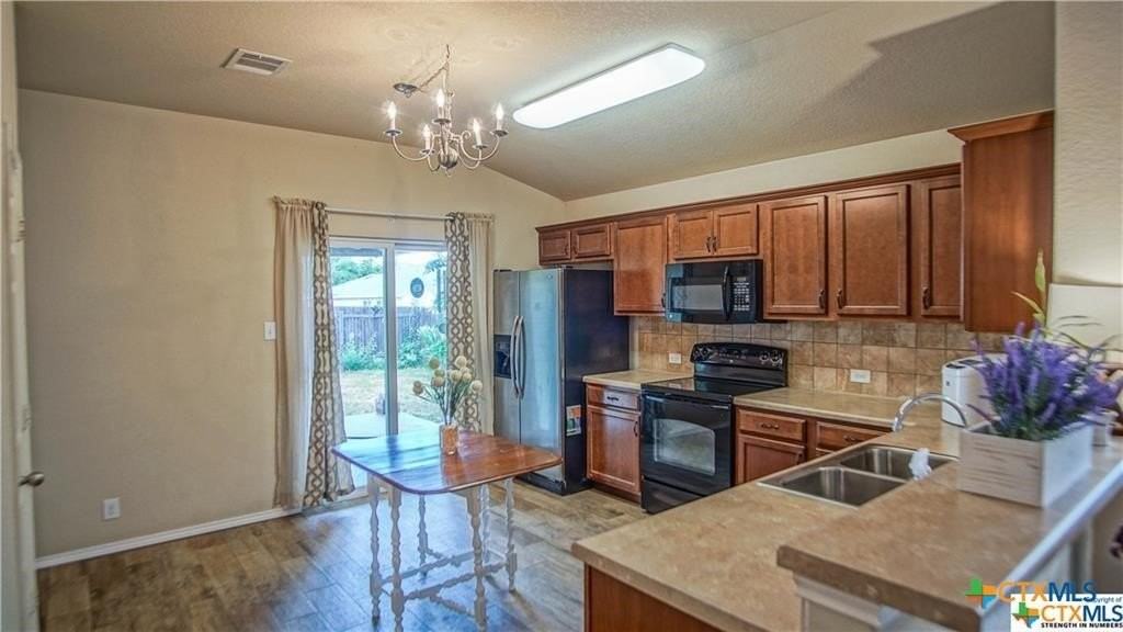 2441 Fayette Dr - Photo 5 of 18