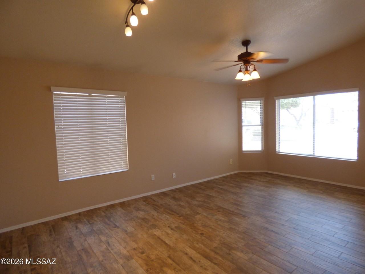 5562 W Peaceful Dove Pl - Photo 6 of 28