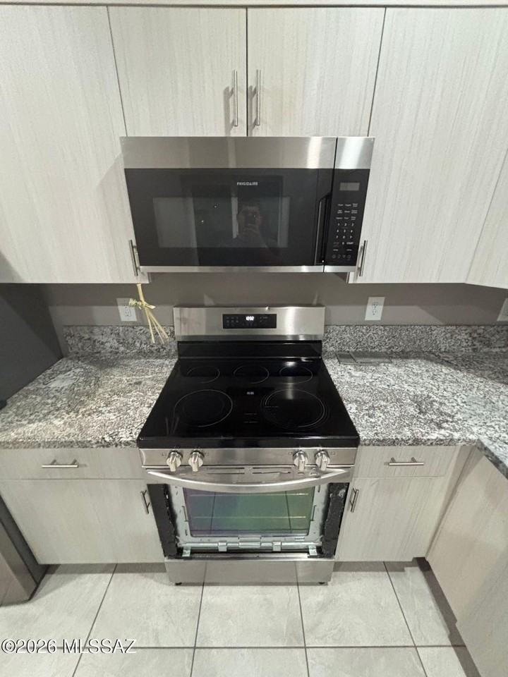 120 E 25th St #2 - Photo 3 of 10