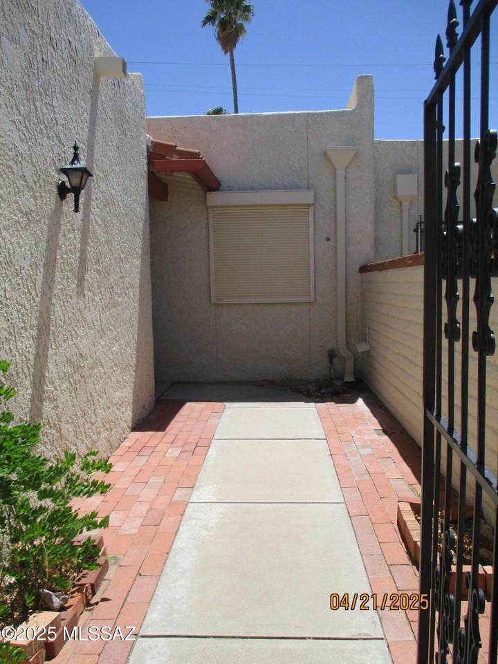 8712 E Terrace Pl - Photo 4 of 29