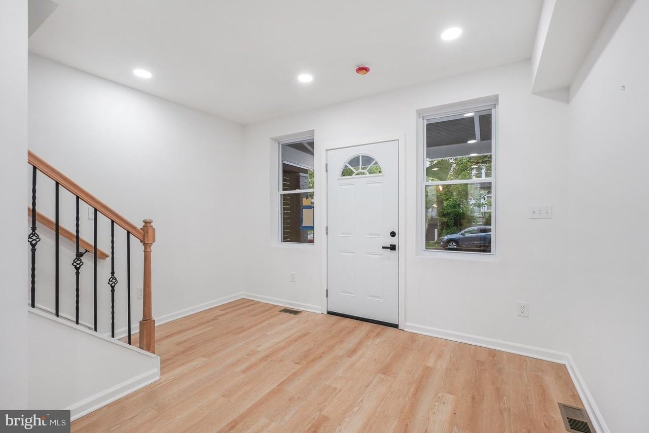 1721 L St Ne - Photo 5 of 30