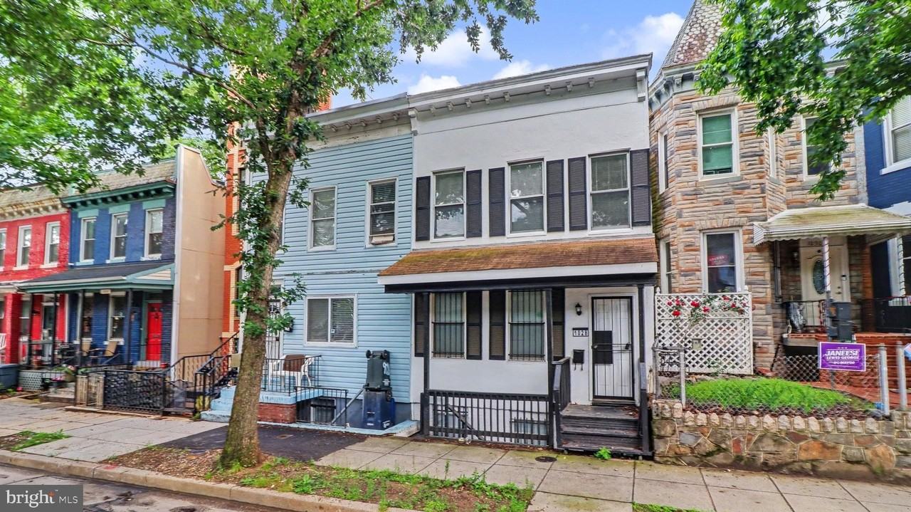 1028 Kenyon St Nw - Photo 2 of 25