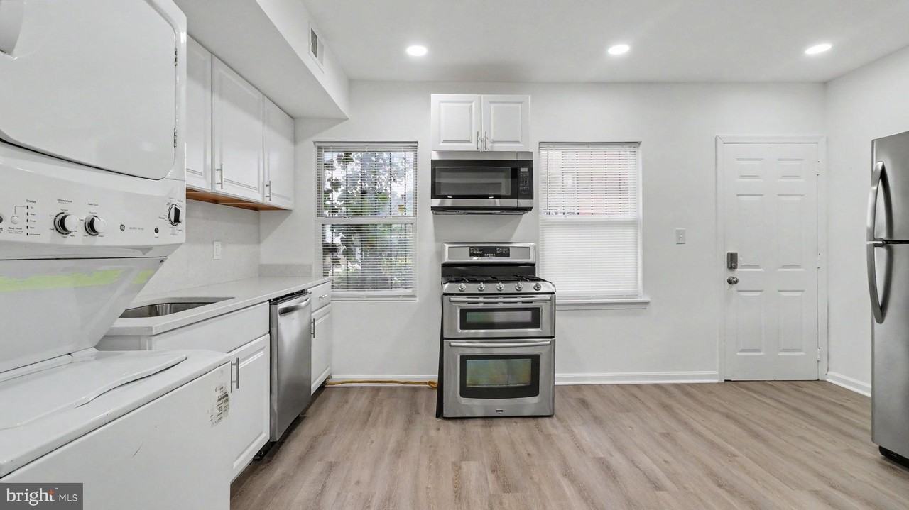 1028 Kenyon St Nw - Photo 5 of 25