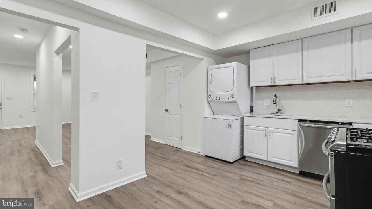 1028 Kenyon St Nw - Photo 6 of 25