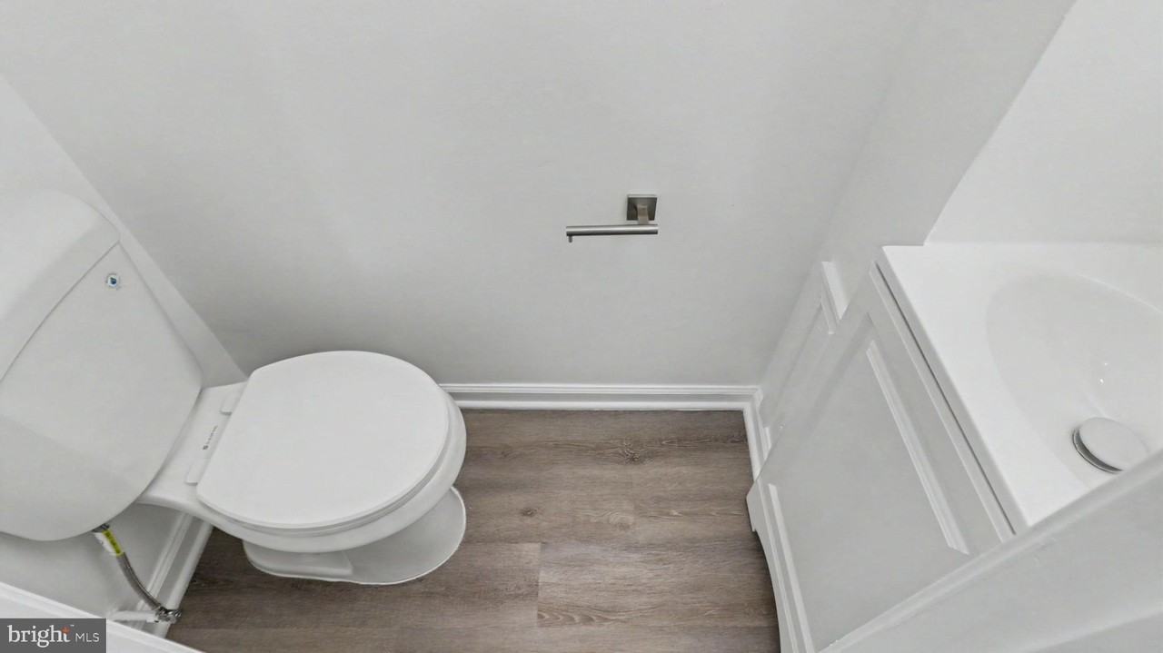 1028 Kenyon St Nw - Photo 7 of 25