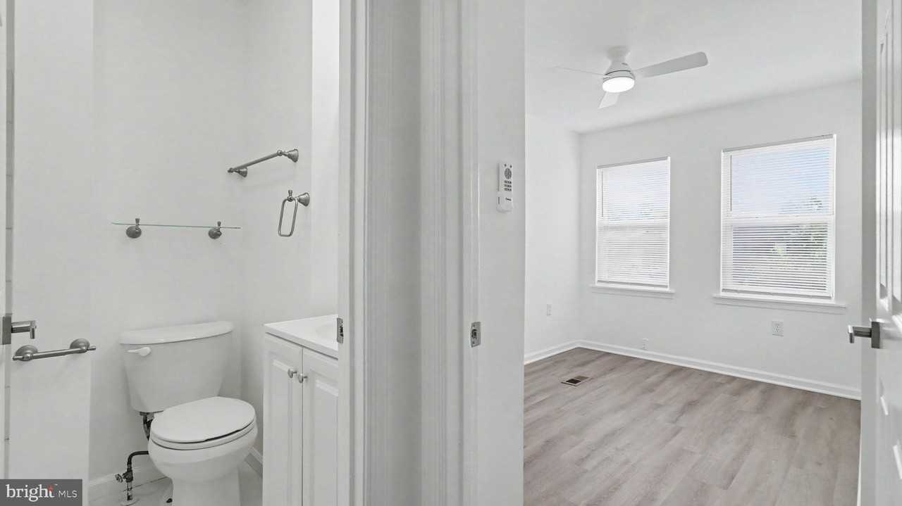1028 Kenyon St Nw - Photo 6 of 22