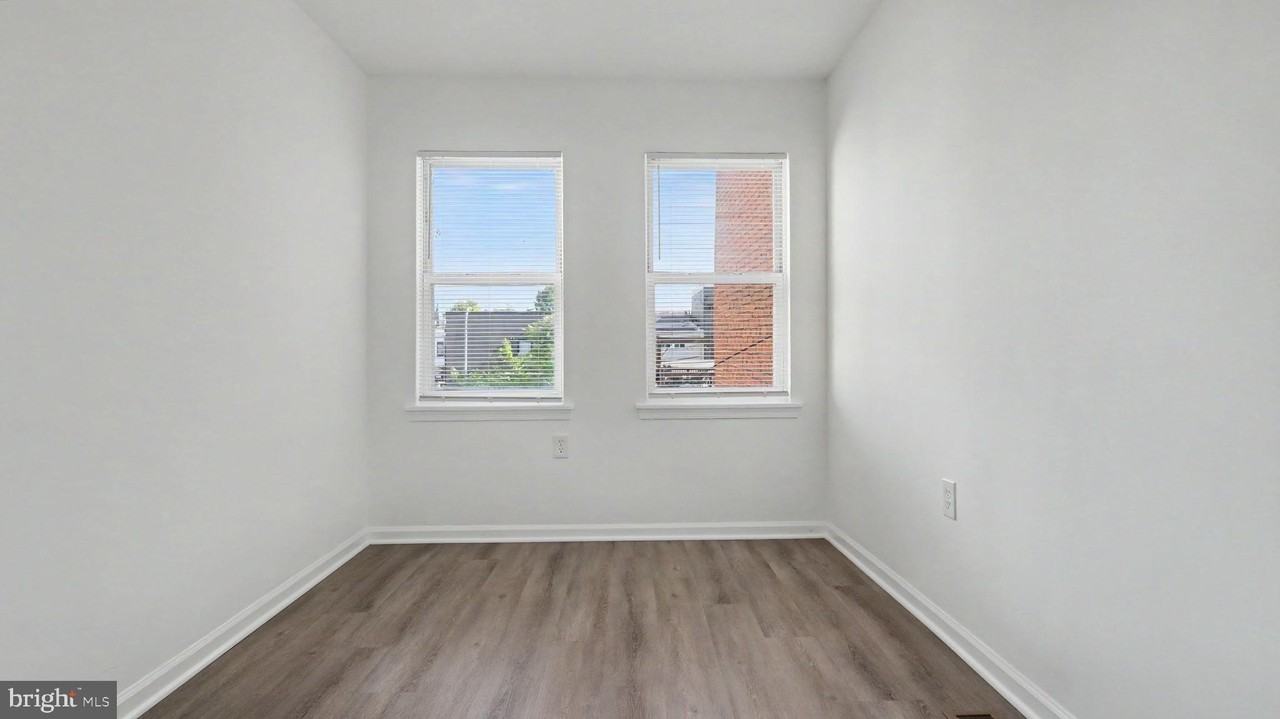 1028 Kenyon St Nw - Photo 7 of 22