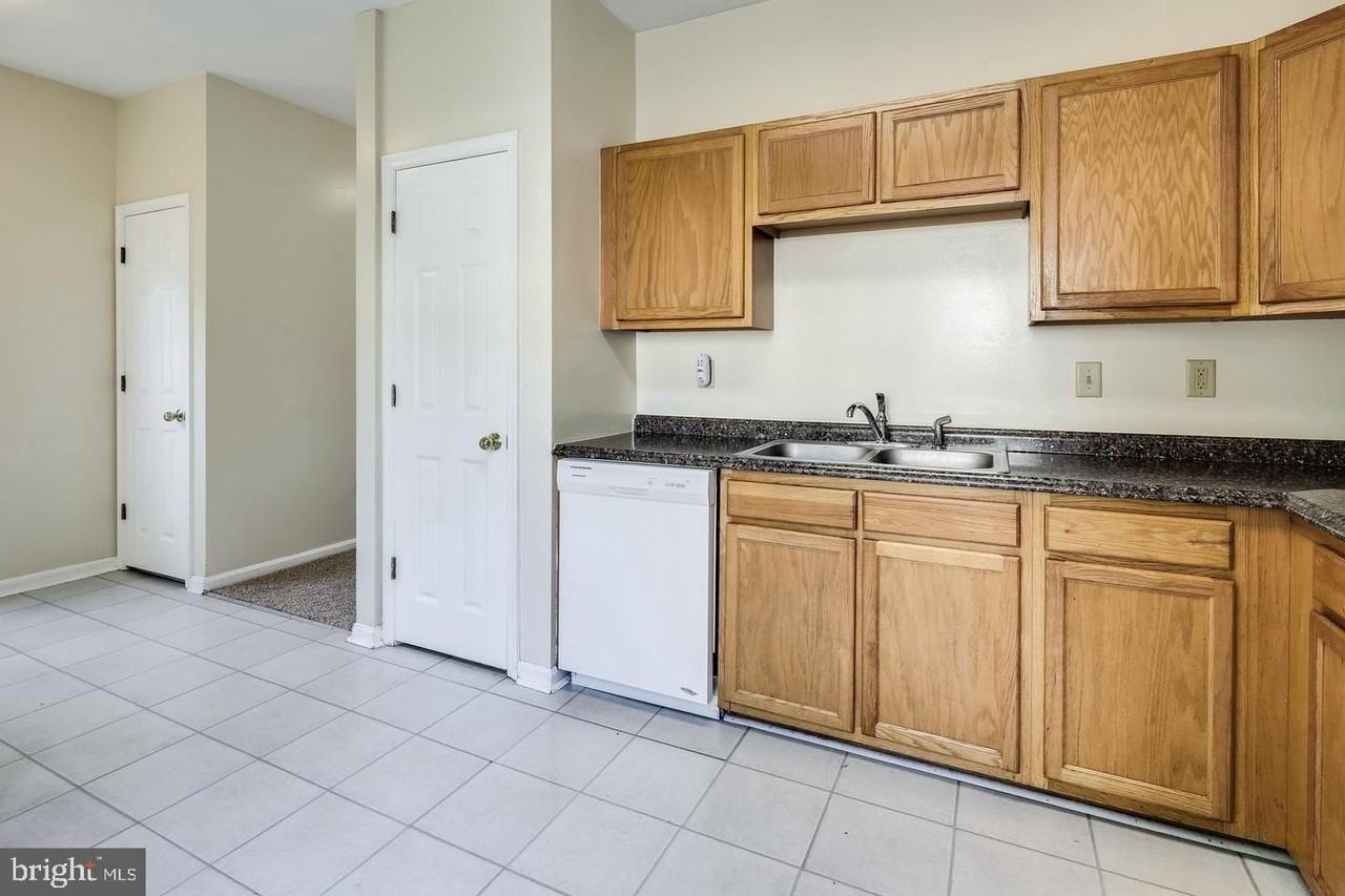 2018 Cooper Point Ct - Photo 4 of 28
