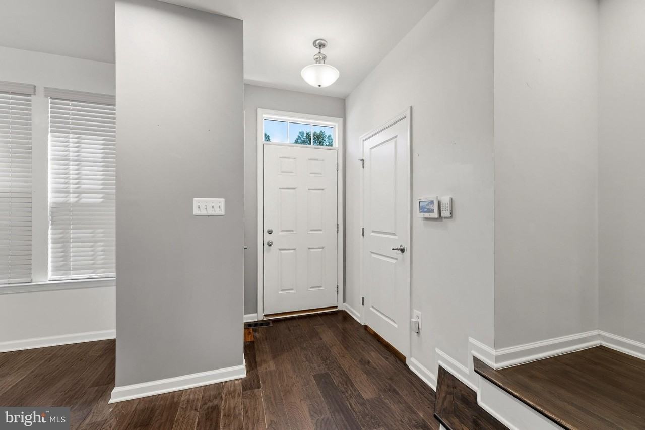 2720 Fredericksburg Rd - Photo 6 of 45