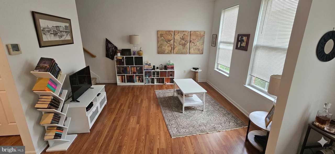 1611 E Fairmount Ave - Photo 2 of 11