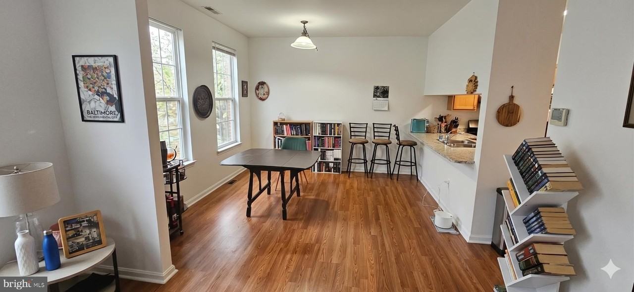 1611 E Fairmount Ave - Photo 3 of 11