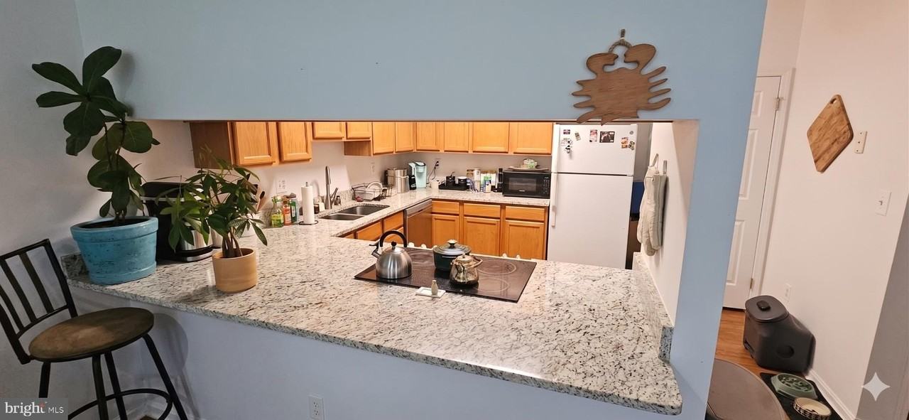 1611 E Fairmount Ave - Photo 4 of 11