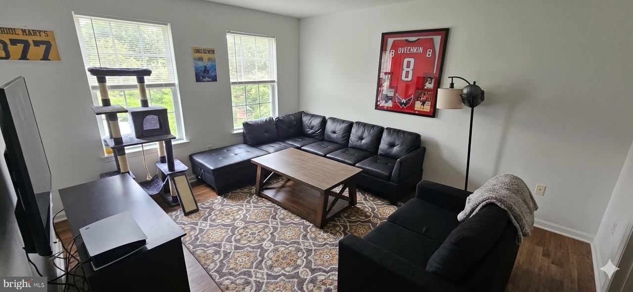 1611 E Fairmount Ave - Photo 6 of 11