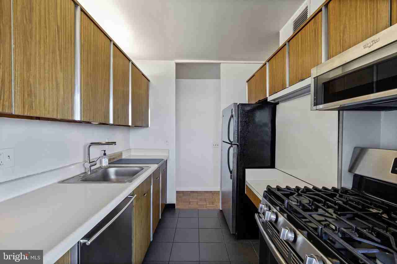 4000 N Charles St #905 - Photo 5 of 16