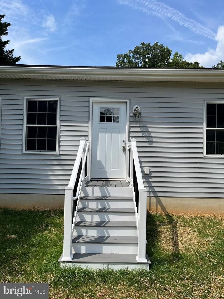 2114 Moorland Dr - Photo 2 of 38