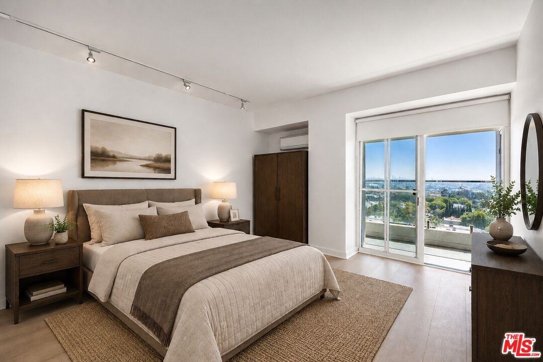 838 N Doheny Dr #906 - Photo 2 of 8