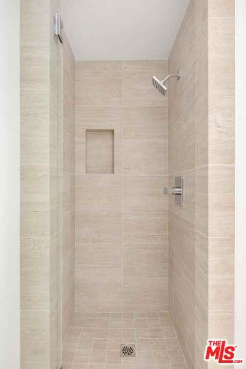 838 N Doheny Dr #906 - Photo 4 of 8