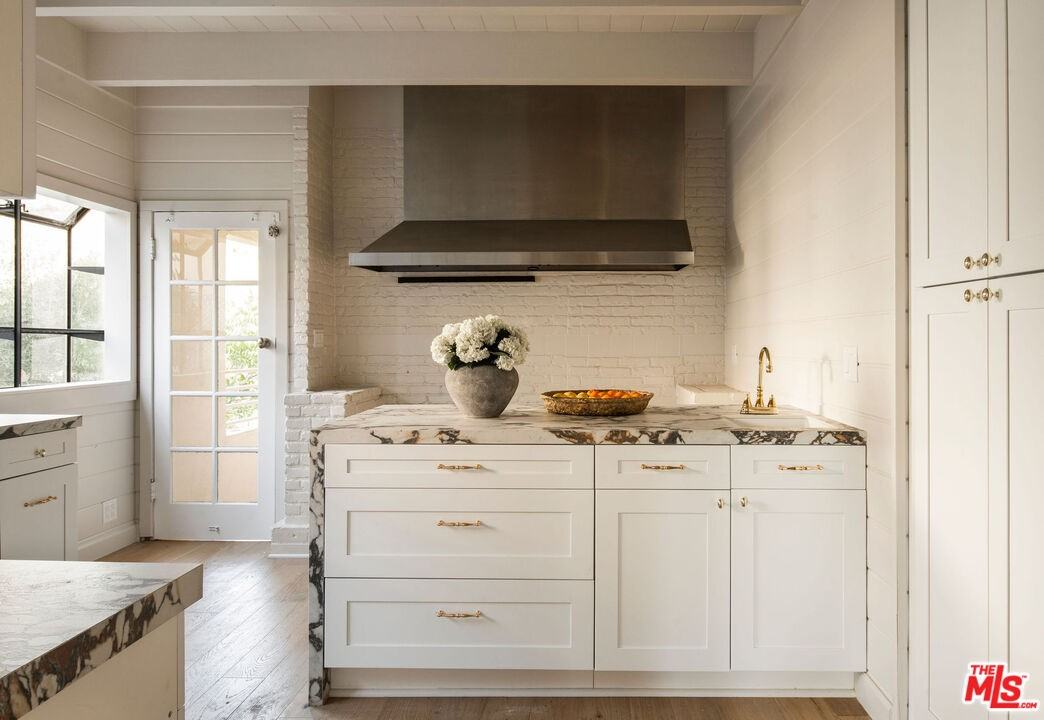 1208 S La Jolla Ave - Photo 4 of 8