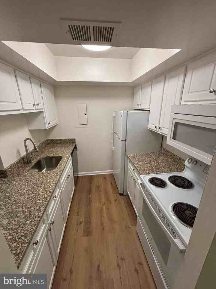 18318 Streamside Dr #202 - Photo 2 of 10
