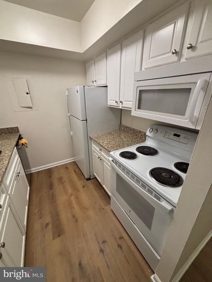 18318 Streamside Dr #202 - Photo 3 of 10
