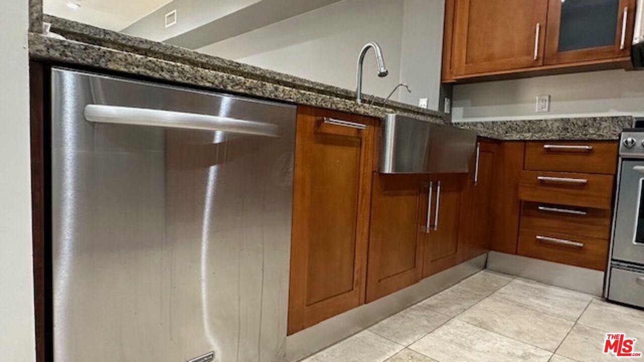 2020 Holly Dr #14 - Photo 5 of 8